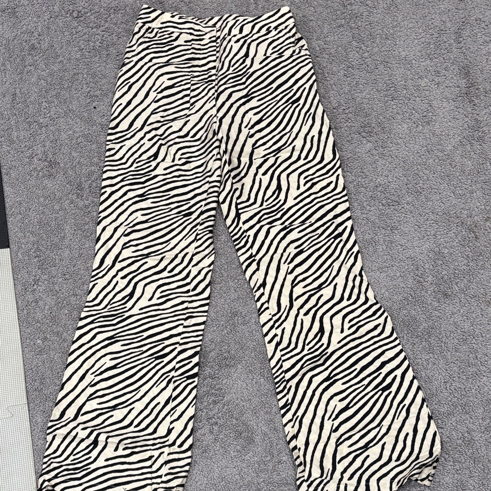 Sincerly Jules Black & White Zebra Print Straight Leg Pants Size 2/4